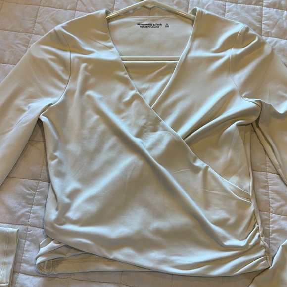 Abercrombie & Fitch Wrap Blouse Size Small - Picture 3 of 5